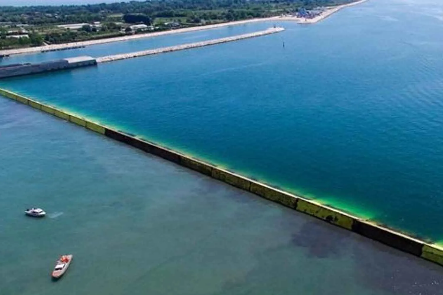 Nuovo studio rivela il lato oscuro del MOSE: a fine secolo potrebbe isolare Venezia dal mare per 248 giorni l’anno con conseguenze nefaste per la laguna