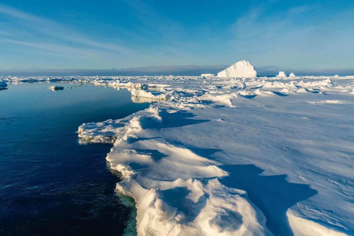 L’Artico sta diventando blu: cosa sta succedendo davvero al “frigorifero” del Pianeta