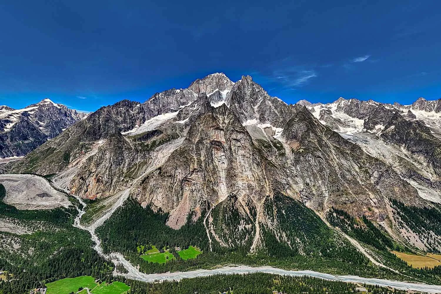 Il Monte Bianco è più alto di quasi due metri rispetto al 2023 (ma il motivo non è quello che immagini)