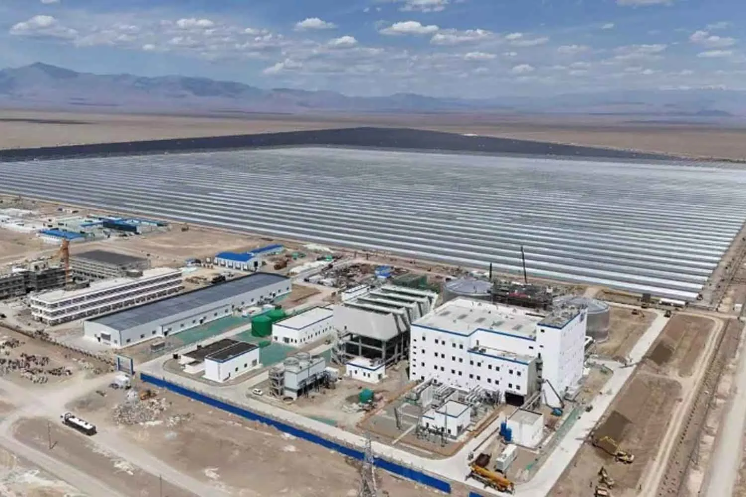 In Cina è operativo un gigantesco impianto solare da 1 GW che produce energia anche di notte